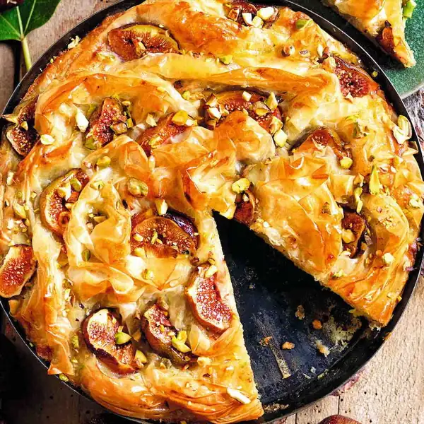 Phyllo dough pie with figs