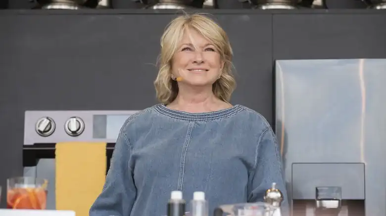 The Specific Meat Martha Stewart Uses For Her Favorite Turkey Burgers