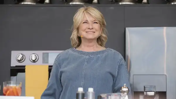 The Specific Meat Martha Stewart Uses For Her Favorite Turkey Burgers