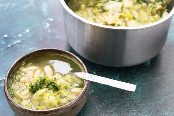 Leek, fennel and white bean soup