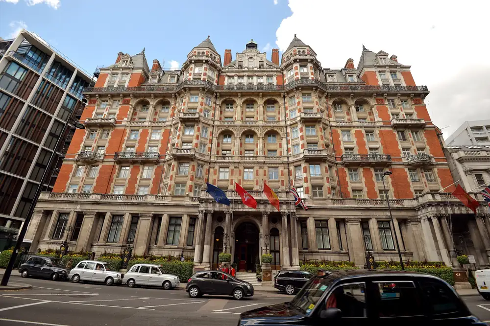 Un izakaya “excéntrico” reemplazará a un extravagante bar de hamburguesas en el hotel Big-Dough Knightsbridge