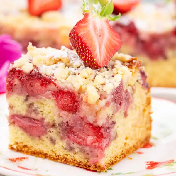Buttermilk cake with strawberries