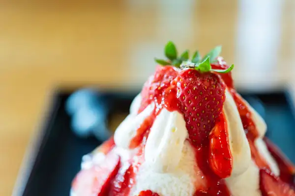 This new cozy cafe in Edmonton offers karaoke, board games, and bingsu