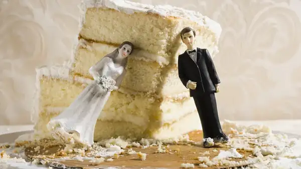 The Wedding Cake Tradition That You Might Want To Skip