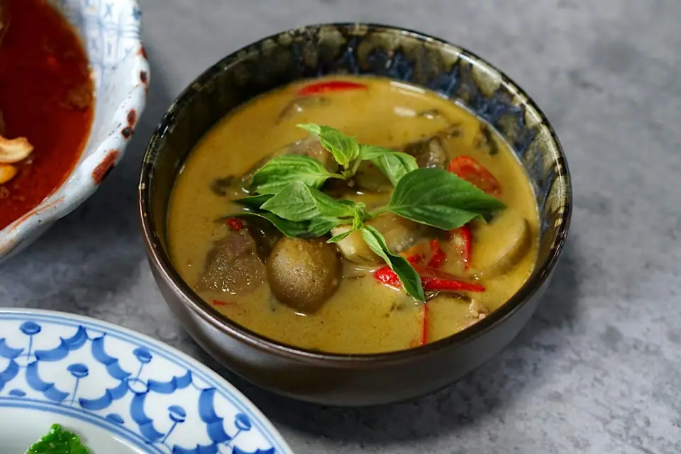 Authentic Thai Green Chicken Curry w/ Homemade Curry Paste