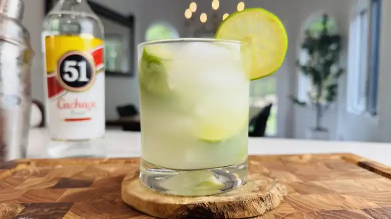 Receta de cóctel de caipirinha de 3 ingredientes