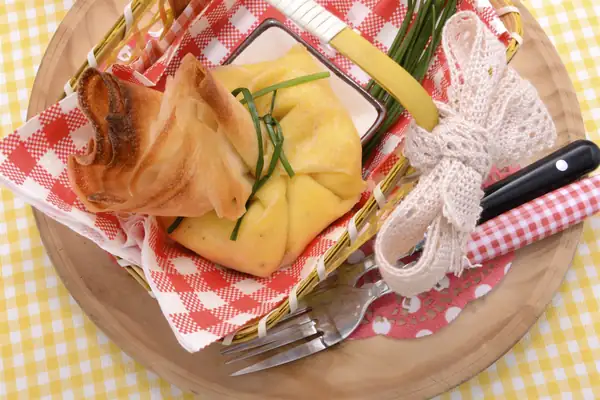 Cook the recipe for Cheese Parcels by Samantha Vallejo-Nágera (Samantha from Spain)