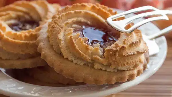 Ox-eye biscuits, like the ones at the bar