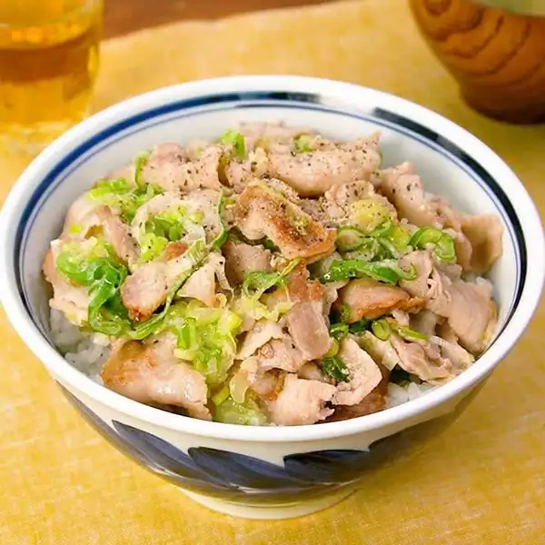 You won't be able to stop eating! Recipe video and instructions for pork belly and green onion rice bowl