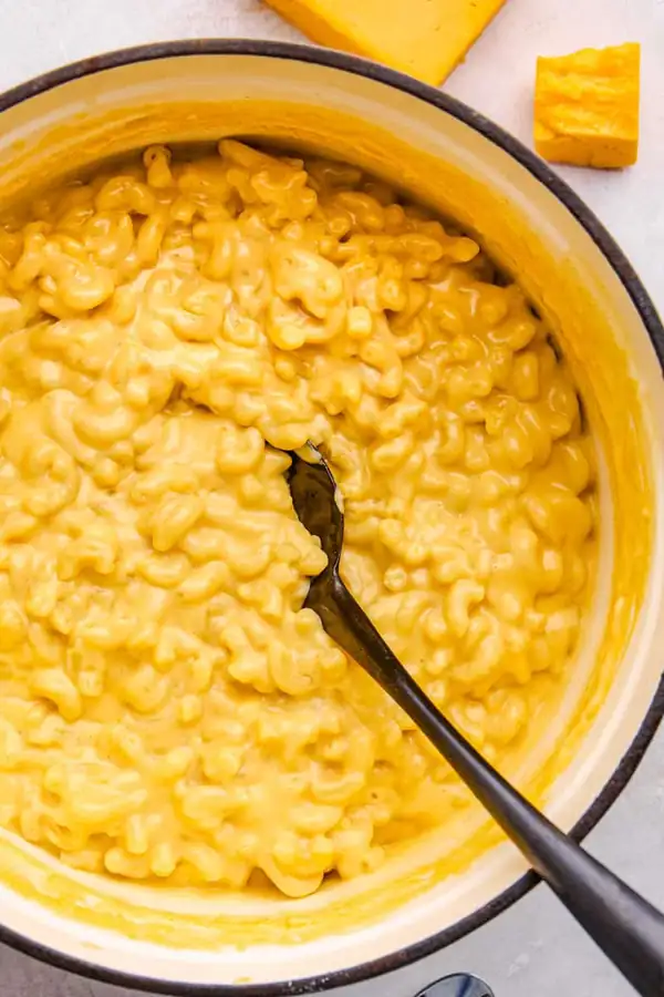 Macarrones con queso fáciles de preparar en la estufa