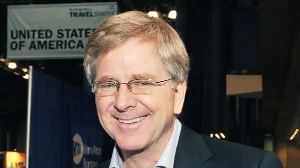 La regla de Rick Steves para comer en restaurantes de lujo que debes conocer antes de cenar en Italia