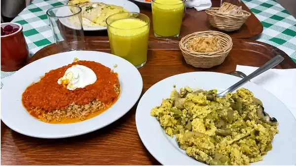 The cheapest set menu in the University of Zaragoza area: two courses, a drink, dessert and “home-cooked food” for 8 euros