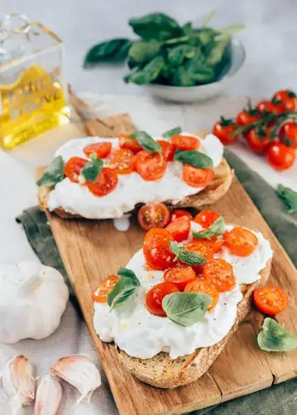 Bruschetta with burrata