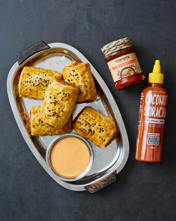 Receta de rollitos de salchicha al curry rojo