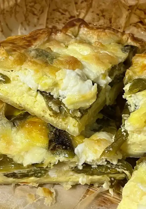 Savory pie with peppers and buffalo mozzarella