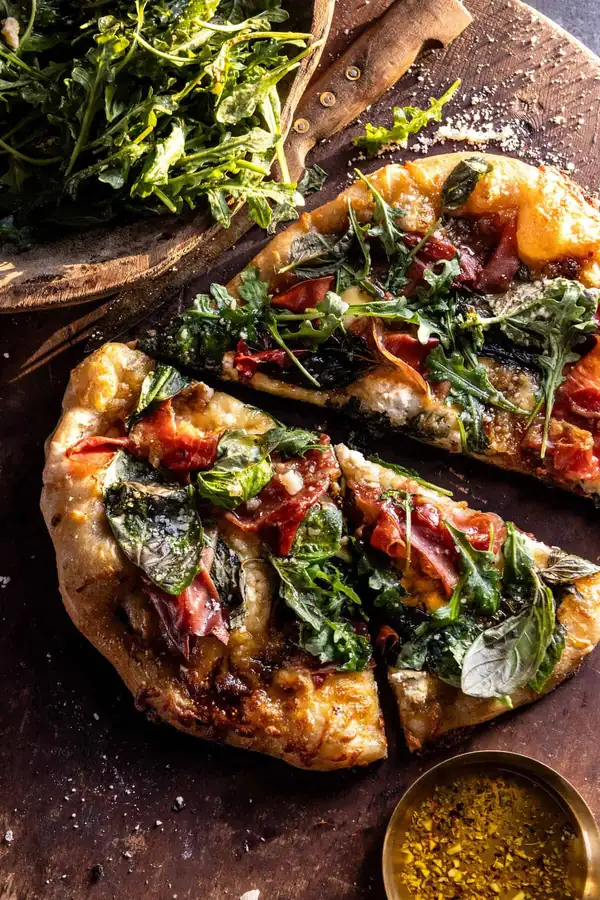 Pizza blanca de miel picante