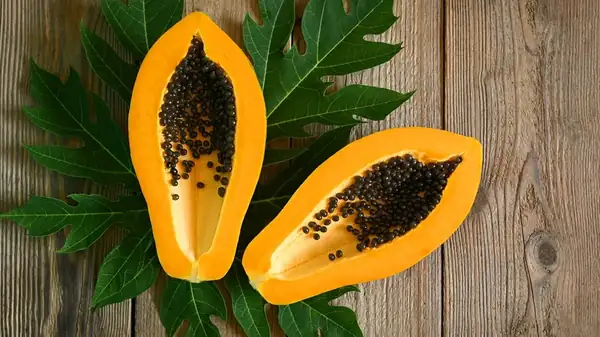 Las dos mejores maneras de cortar una papaya perfectamente madura