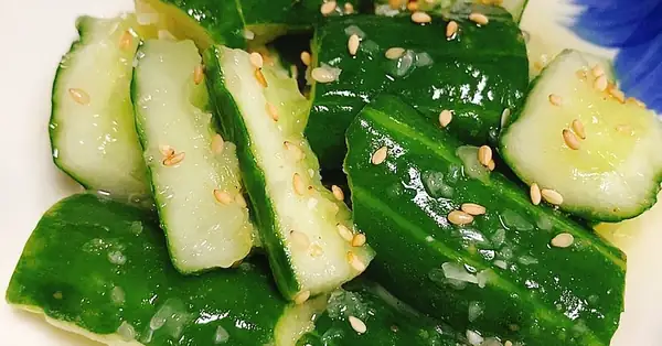 Let's make a super simple, super-fast, delicious cucumber salad/tataki queuri!