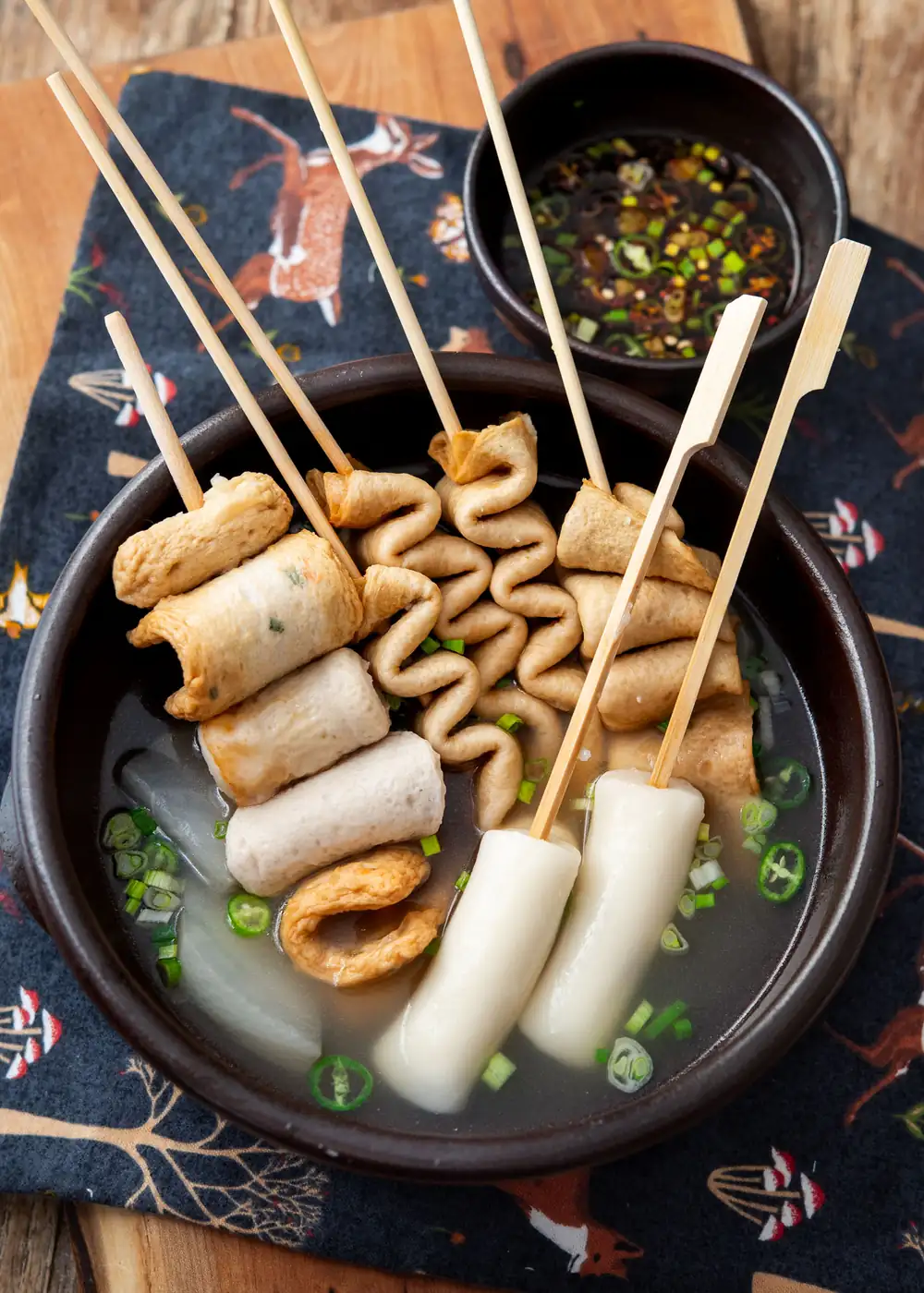 Korean Fish Cake Soup (Eomuk Guk / Odeng Guk)