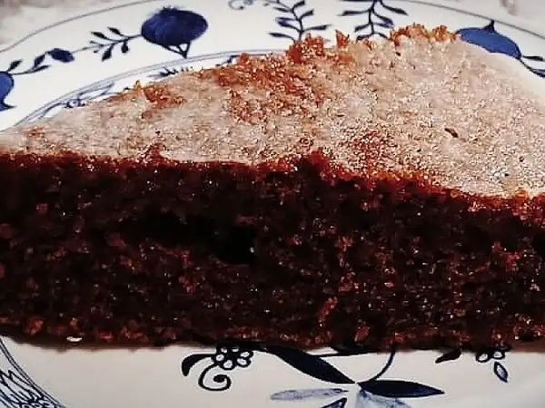Gingerbread cake with lemon icing