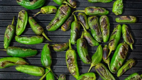 Asar jalapeños es la manera perfecta de suavizar todo ese picante