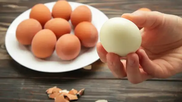 The Pantry Staple You Should Use To Peel Eggs (It's Not Baking Soda)