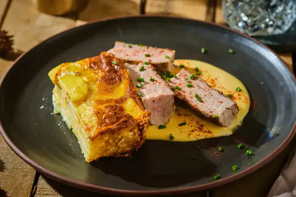 Pork tenderloin gratin with potatoes and cheese sauce