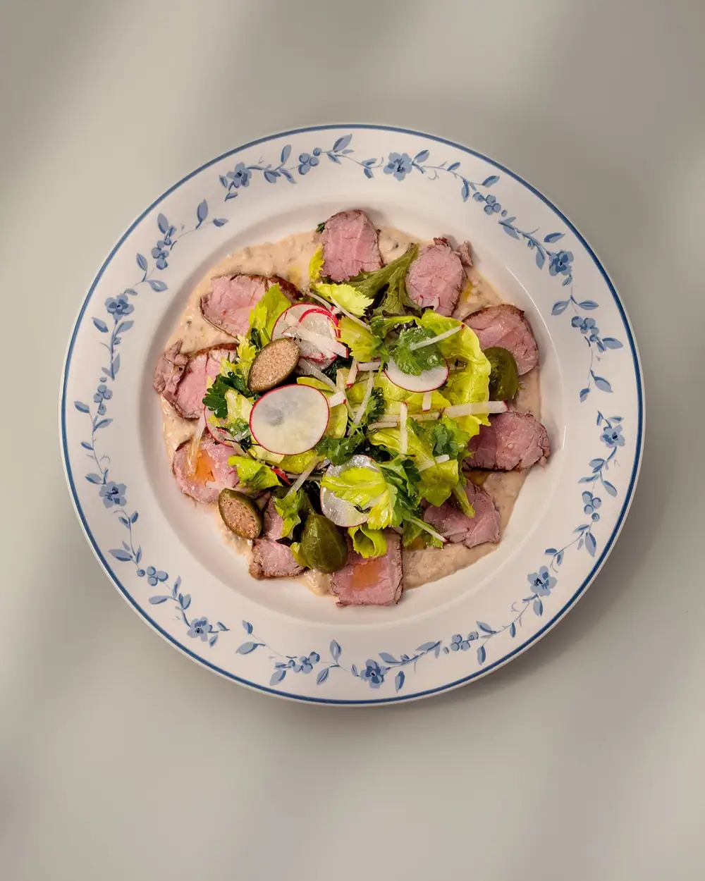 Receta de vitello tonnato de ternera rosada (Ternera con salsa de atún)