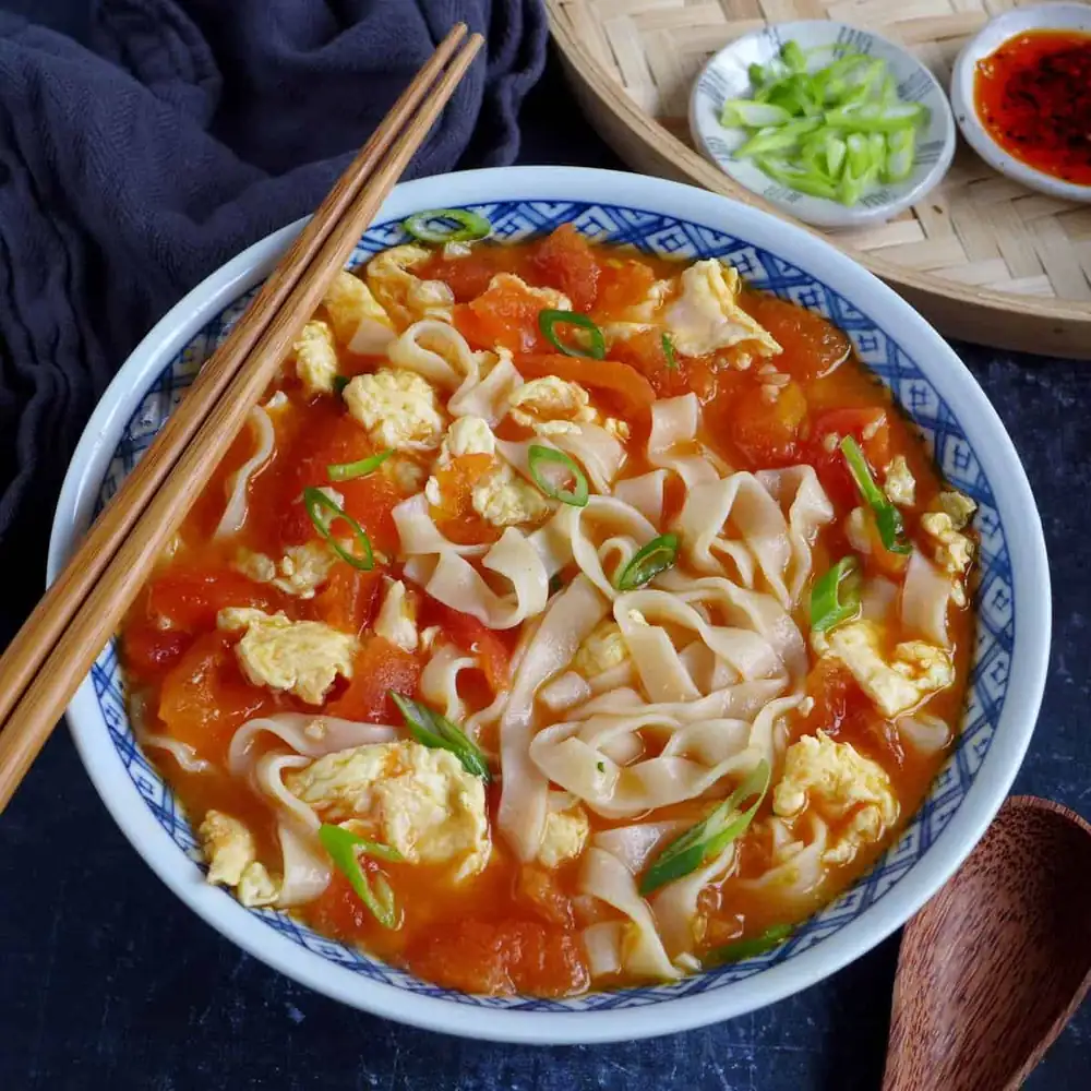 Tomato and Egg Noodle Soup (西红柿鸡蛋面)