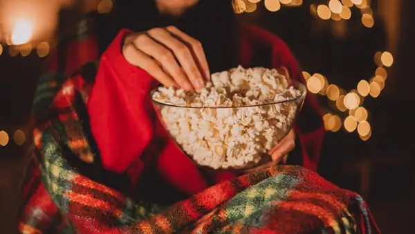 According to longevity experts, homemade popcorn is the best snack for living longer