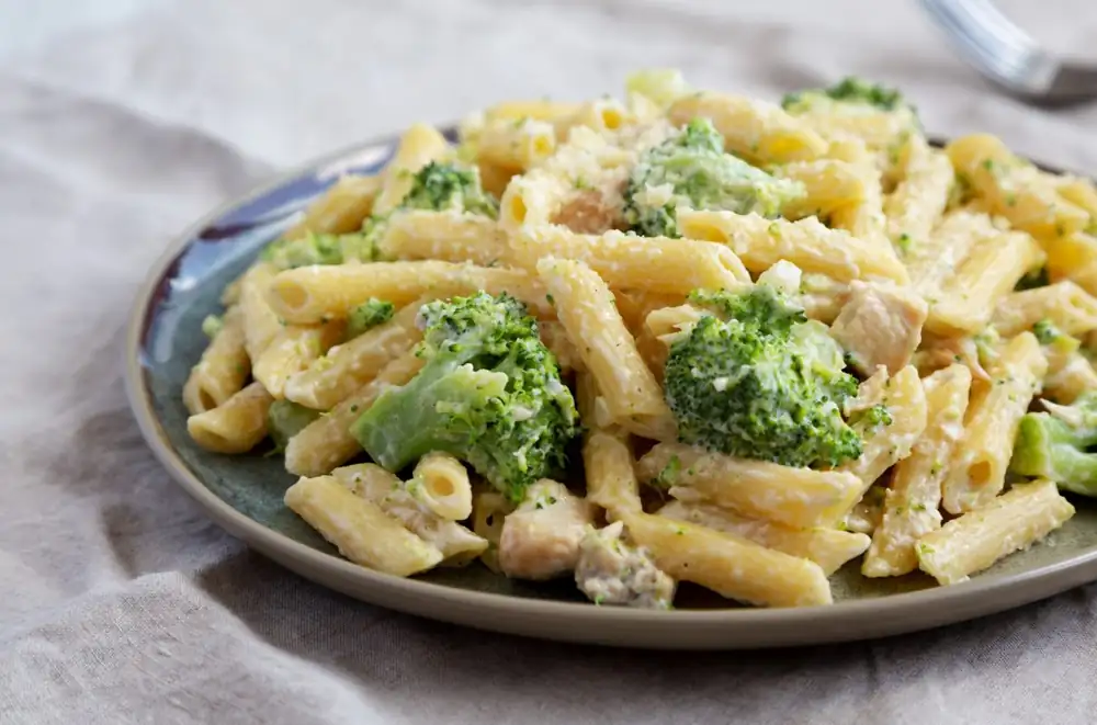 La pasta con pollo en esta salsa es la mejor. El sabor es irresistible