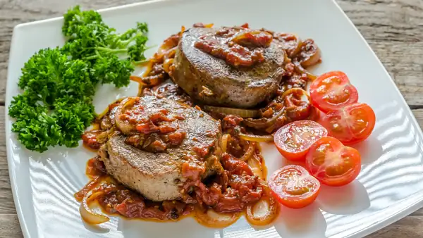Black Angus steak with aromatic tomato sauce