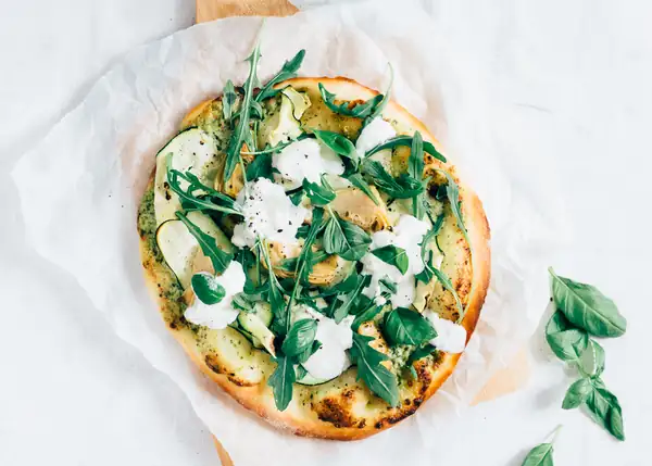 Pizza with zucchini and burrata