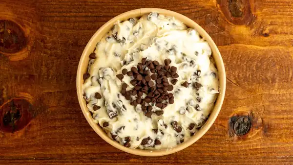 Turn Cannoli Into An Easy Dip With Only 5 Ingredients