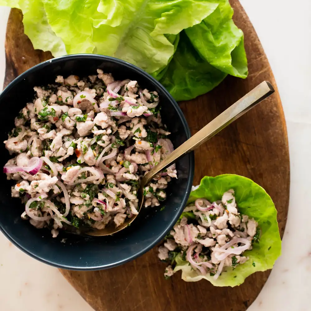 Rollitos de lechuga con cerdo al estilo tailandés