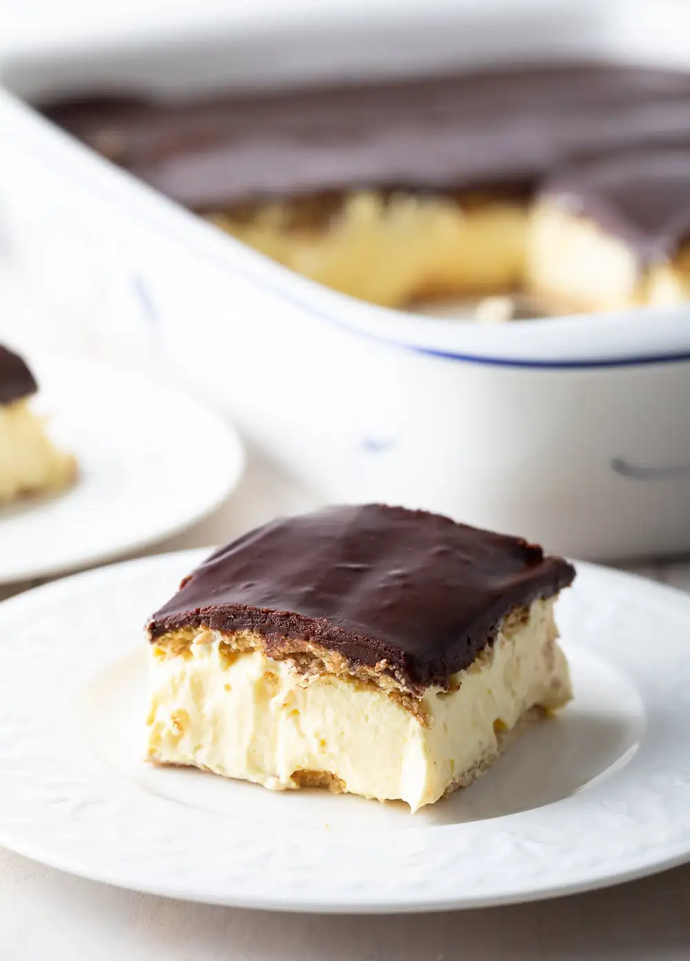 Pastel de éclair con ganache de chocolate