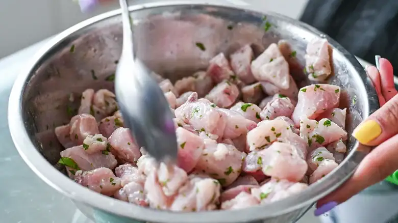 Diferencias en los ingredientes entre el ceviche mexicano y el peruano