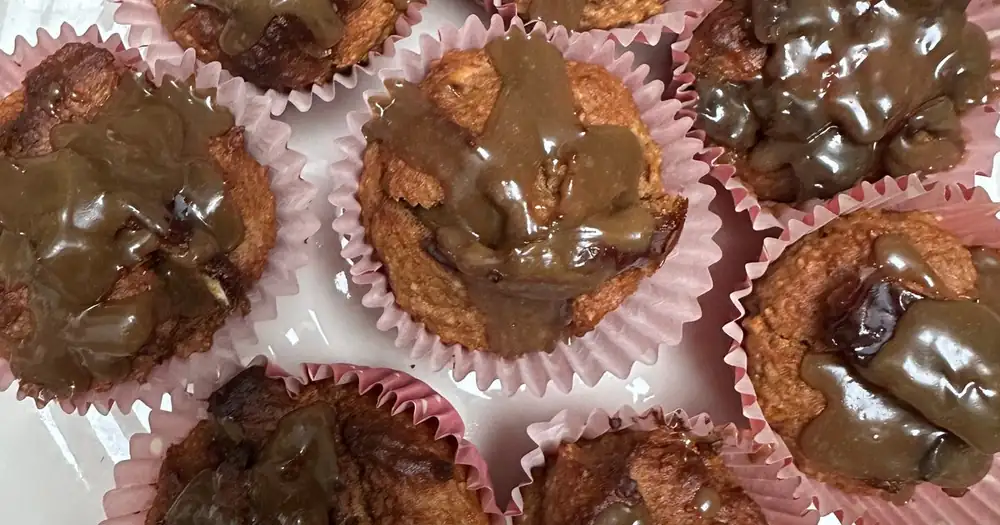 Sticky toffee chickpeas muffins