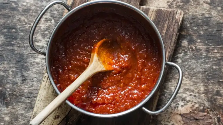 Un toque de bicarbonato de sodio transforma la salsa de tomate sin azúcares