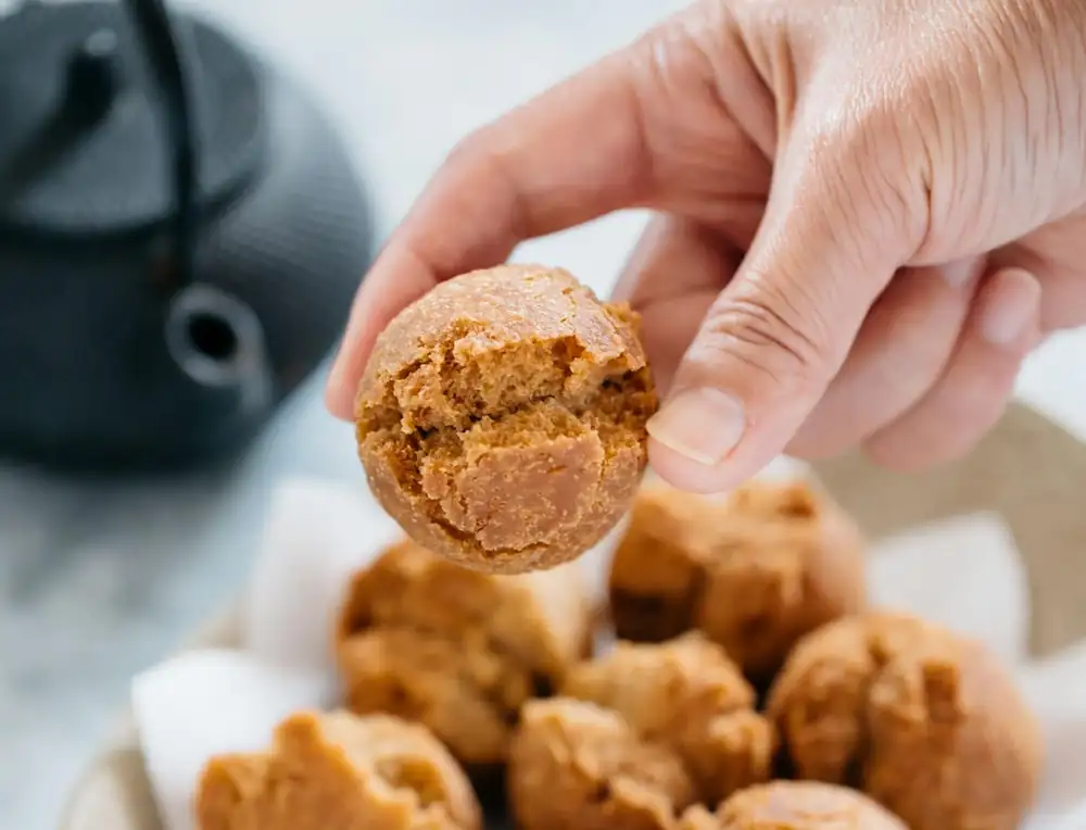 Sata Andagi Okinawan doughnuts 沖縄ドーナツサタアンダギー