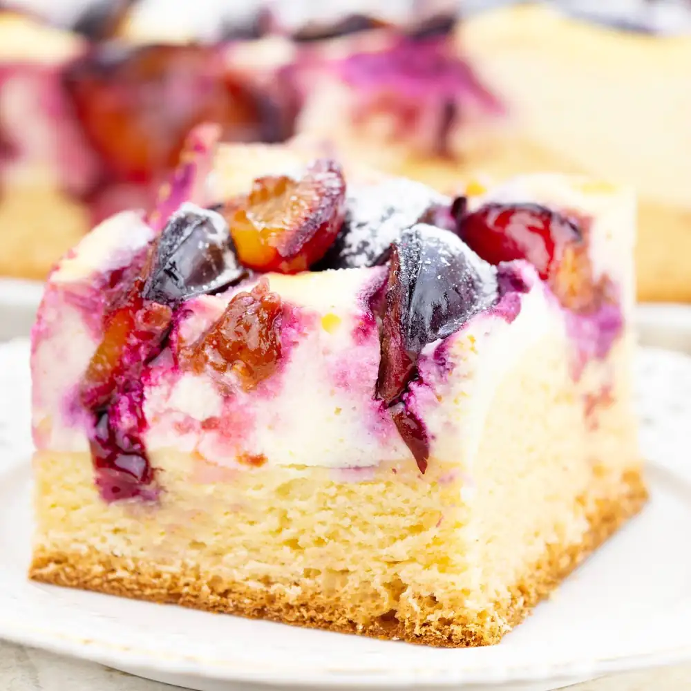 Yeast cake with plums and cheese