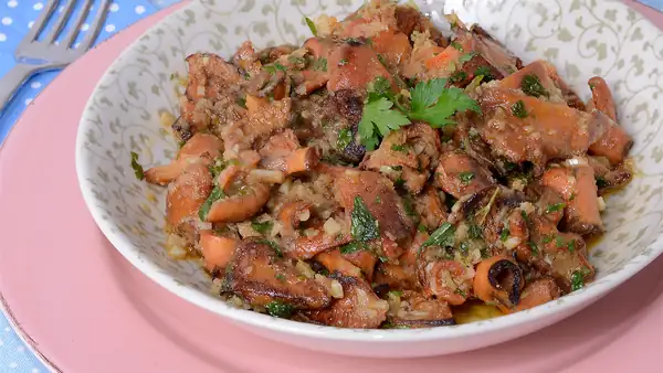 Cook the recipe for Stewed Saffron Milk Cap Mushrooms by Samantha Vallejo-Nágera (Samantha from Spain)