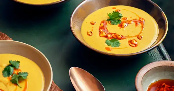 Thai red curry sweet potato & lentil soup