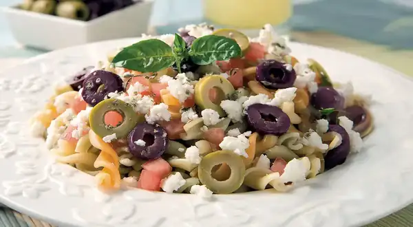 Pasta salad with ricotta and tomato: healthy and easy