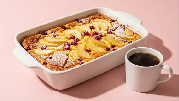 Pudín dulce de sémola con requesón y manzanas asadas