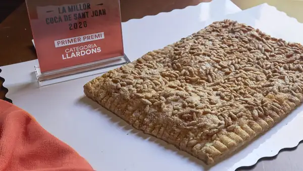 Coca de Sant Joan: el sabor de la noche más corta