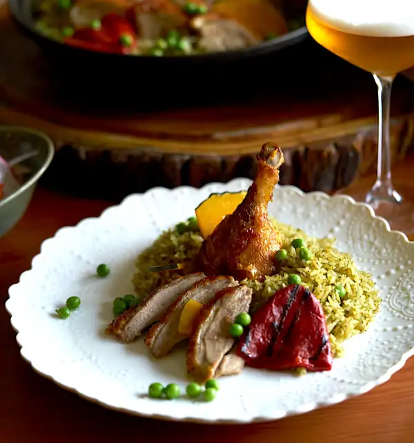 Arroz con pato. Héctor Solís en la fiesta