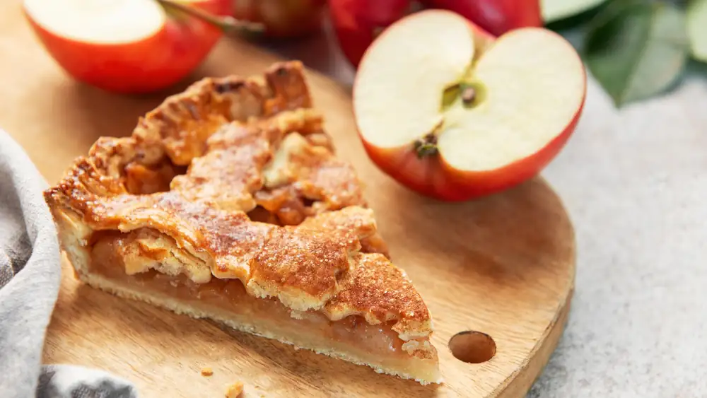 Drizzling This One Topping Onto Apple Pie Kicks Every Flavor Up A Notch