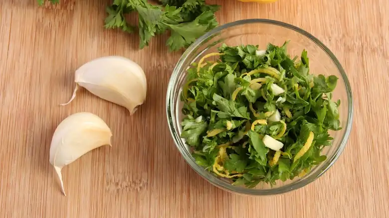 ¿Qué tipo de alimentos combinan mejor con la gremolata italiana?