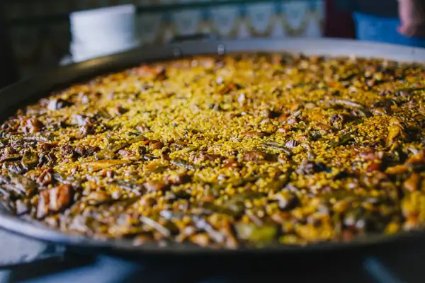 Dónde comer la mejor paella en España: cuatro destinos recomendados por Forbes